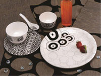 Round Dinnerware